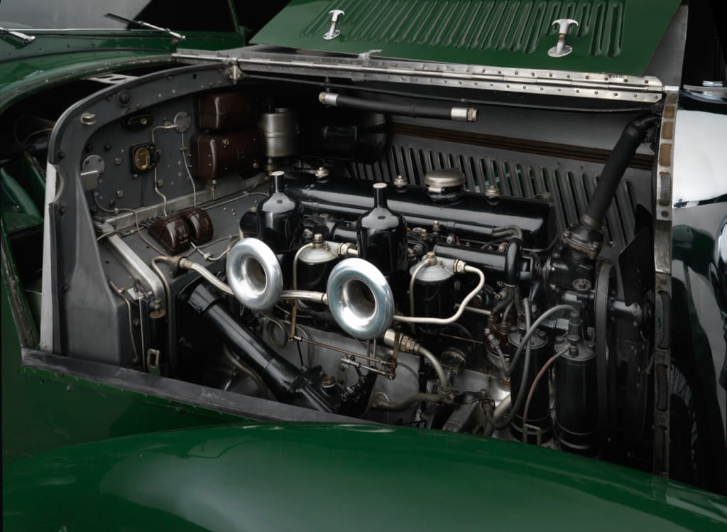 Six-cylinder in-line engine